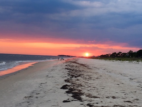 Happy Shack BEACH & BAY! Kayak, paddle boards, tiki hut, firepit, grille, wifi