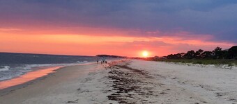 HAPPY SHACK Beach & Bay! Ildsted, kajakk, tiki-hytte, grill, hestesko, wifi, mer