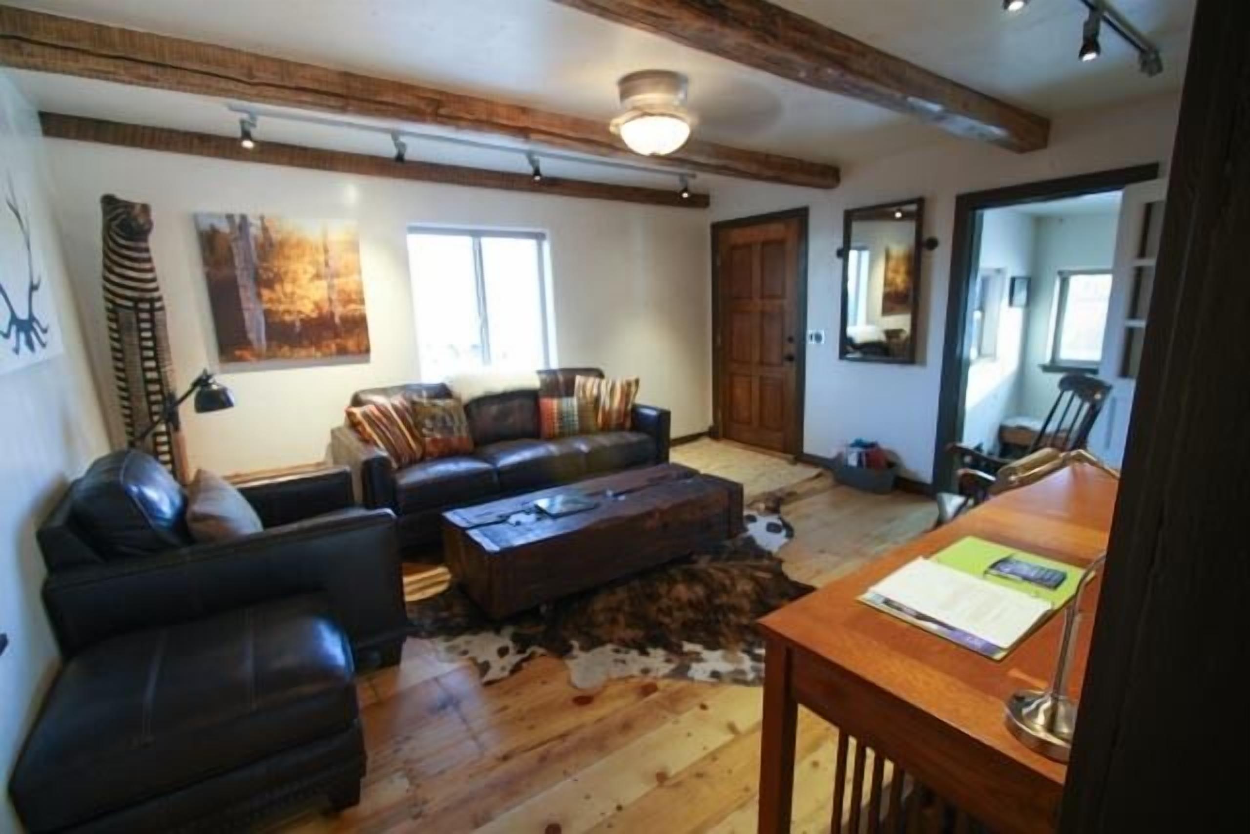 100 Year Old Home in Historic Downtown  A/C, Private Hot Tub