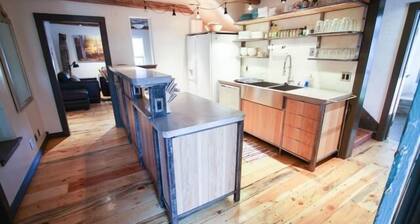 100 Year Old Home in Historic Downtown A / C, Spa privatif, 70Amp chargeur de voiture