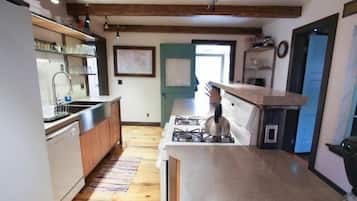 Geladeira, micro-ondas, fogão, cooktop