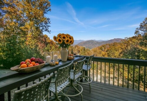 12 mins to DT Asheville & Biltmore, Fire pit, Lg Deck, Mt View