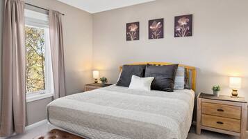 4 Schlafzimmer, Betten mit Memory-Foam-Matratzen, Bügeleisen/Bügelbrett