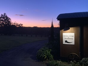 Property grounds - Cosy cottage for groups up to 20. Gather under the stars with family and friends (Penrose)