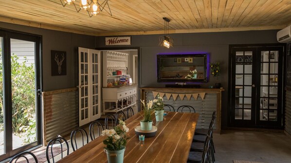 Dining - Cosy cottage for groups up to 20. Gather under the stars with family and friends (Penrose)