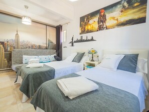 4 bedrooms, iron/ironing board, free WiFi, bed sheets - Andalusian Villa with heated pool and private garden (Alhaurín de la Torre)