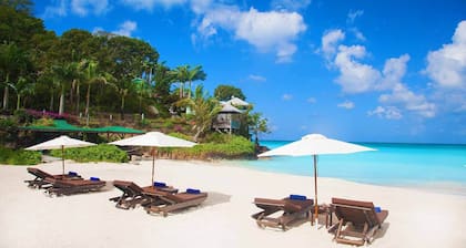 Lovely Villa. Jolly Harbour amenities & five beautiful Beaches close by.