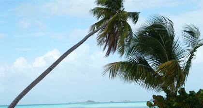 Lovely Villa. Jolly Harbour amenities & five beautiful Beaches close by.