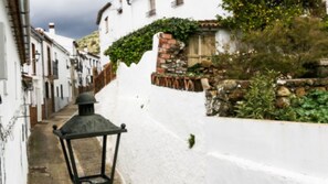 Property grounds - The best terrace of the Serranía de Ronda, Emerald Pool: Casa Martijín (Jimera de Líbar)