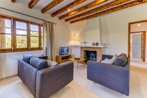 TV - Lidia for 8 people with swimming pool (Pollensa)