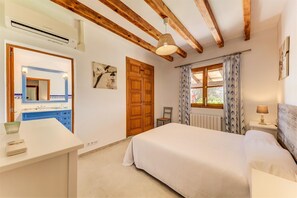 4 bedrooms, free WiFi, bed sheets