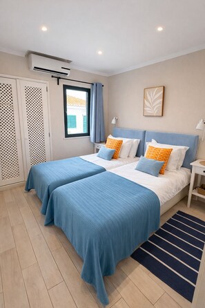 3 Schlafzimmer, Zimmersafe, Schreibtisch, Bügeleisen/Bügelbrett