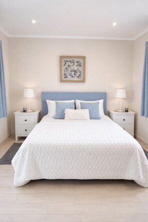 3 bedrooms, in-room safe, desk, iron/ironing board - Open for 2026 🇵🇹
3 Bed Vale do Lobo- sleeps 6
5 min beach 20 min Faro Airport 🏖️ (Almancil)