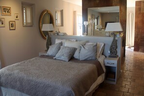 6 bedrooms, in-room safe, desk, iron/ironing board