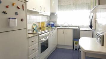 冰箱、微波炉、烤箱、炉灶