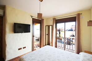 3 chambres, fer et planche à repasser, Wi-Fi gratuit, draps fournis