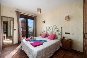 3 dormitoris, planxa i posts de planxar, wifi gratuïta i roba de llit