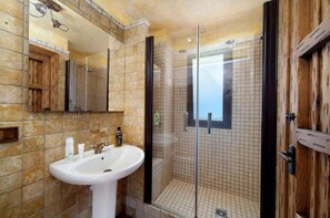 Bathtub, hair dryer, towels - 1033 Villa Laura (Nerja)