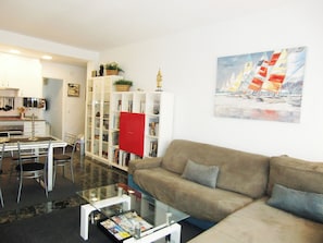 Smart TV, books, music library, stereo - WINTER SUPER PRICES €1.650MONTH WIFI, NETFLIX,TV SAT TERRACE, HEATING175 MTS BEACH (Fuengirola)