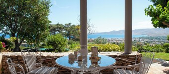 Traditional 2 Bedroom Villa with garden & Sea View