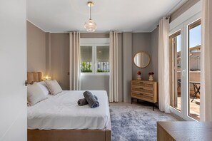 3 bedrooms, in-room safe, iron/ironing board, travel crib