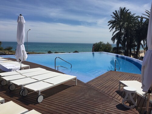 €75k total internal refurb, completing April 2025! 
1st class 3 bed villa!