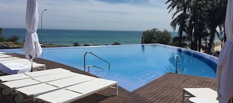 €75k total internal refurb, completing April 2025!
1st class 3 bed villa!