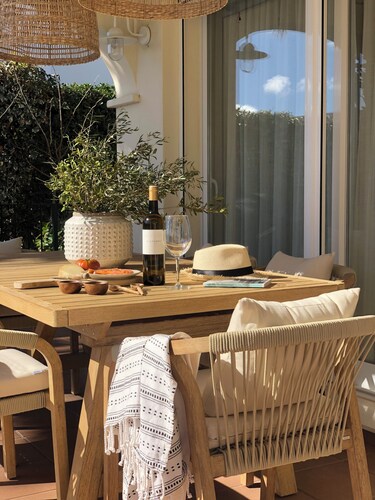 Attraktive Familienvilla mit privatem Pool, ruhige Lage. Schnelles Glasfaser-WLAN