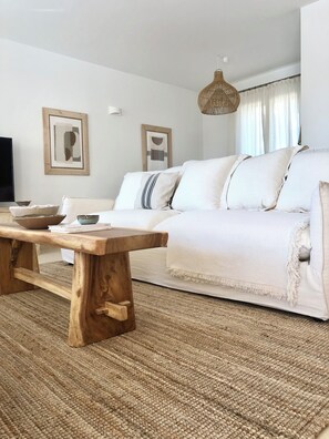 Smart TV, books - Beautiful stylish villa, private pool, peaceful setting, a/c, fibre optic Wifi (Port d'Addaia)