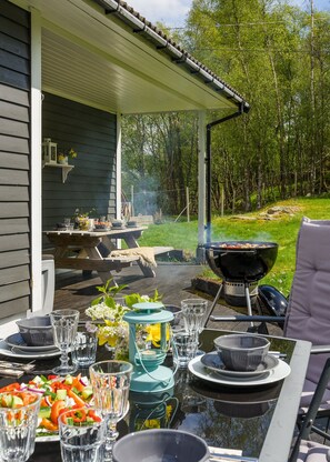 Outdoor dining - Farm vacation by the fjord near Bergen (Lindås)