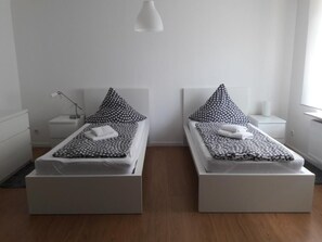 2 Schlafzimmer, Reisekinderbett, kostenloses WLAN, Bettwäsche