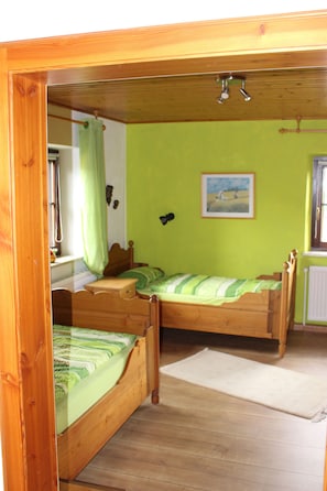 3 bedrooms, in-room safe, iron/ironing board, travel crib