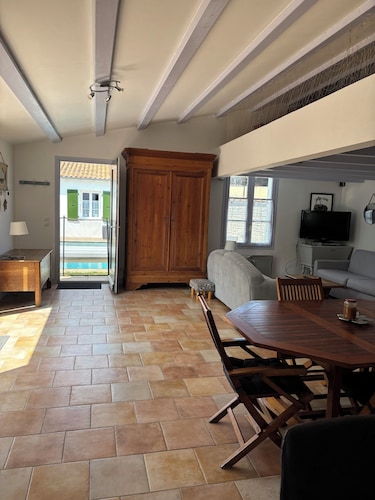 70m2 loft for 5 people with heated pool, village center