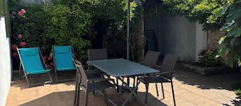 70m2 loft for 5 people with heated pool, village center