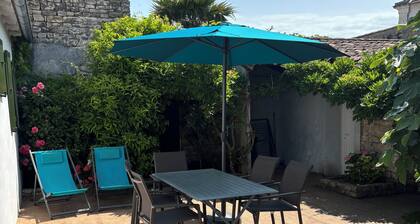 loft 70m2 pour 5 personnes avec piscine chauffée, centre village