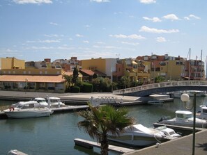 Marina - Studio cabin with pool, sleeps 4, Gruissan (Gruissan)