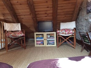 2 habitaciones, tabla de planchar con plancha y ropa de cama 