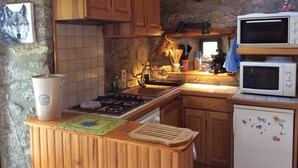 Kaffetrakter/tekoker, kjøleskap, mikrobølgeovn og ovn