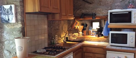 Refrigerador, microondas, horno y parrilla de estufa