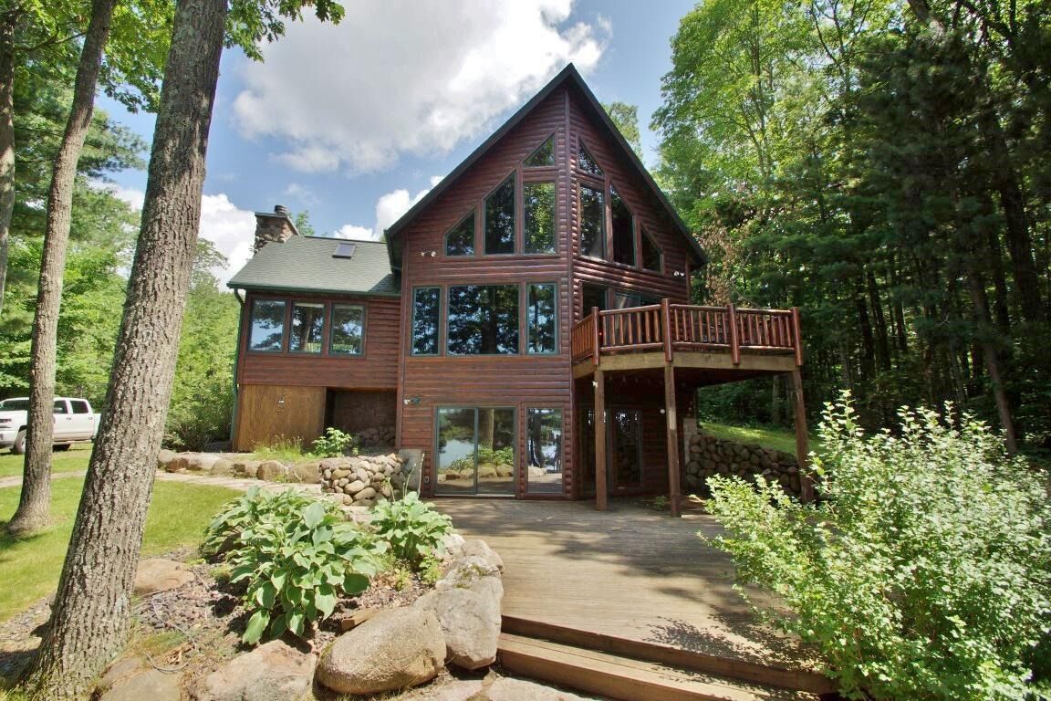 Stunning Lakefront Home- Amazing 5,500 acre Lac Courte Oreilles Lake