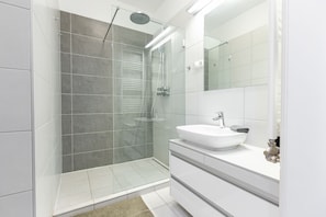 Combined shower/tub, hair dryer, towels, soap
