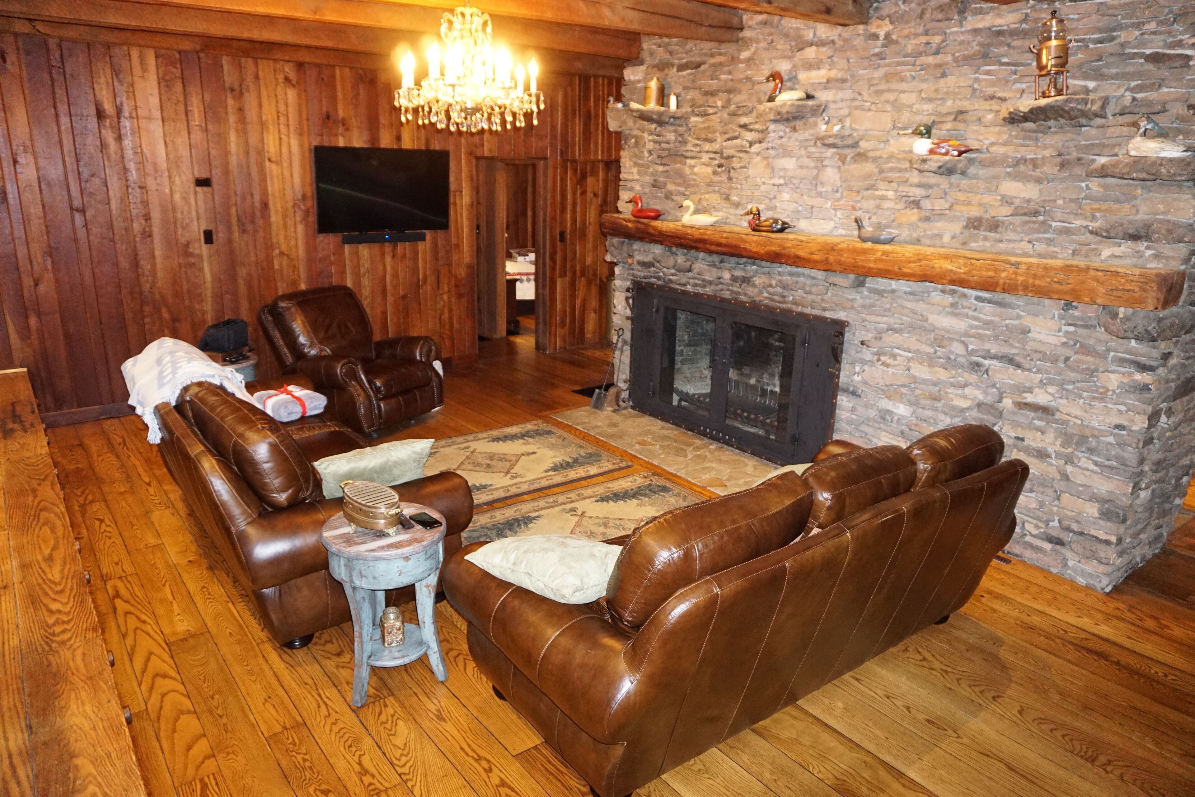 2 Ponds - Rustic Mountain Cabin with freshly stocked private pond