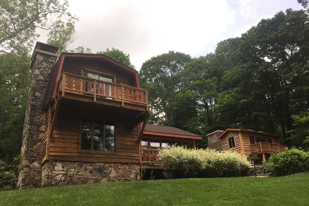 2 Ponds - Rustic Mountain Cabin with freshly stocked private pond
