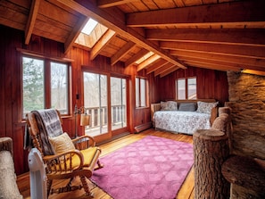 Smart TV, fireplace, books, stereo - 2 Ponds - Rustic Mountain Cabin (Champion)