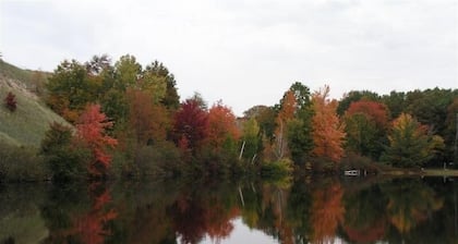 Genuine Log Cabin on Beautiful Goshorn Lake