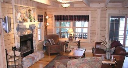 Aito hirsimökki kauniilla Goshorn-järvellä