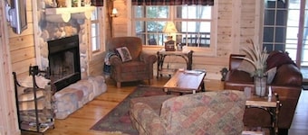 Echte Blockhütte am schönen Goshorn See