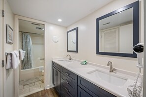 Combined shower/bathtub, towels - Oceanfront condo in private community + Free Attraction Tickets! (Myrtle Beach)