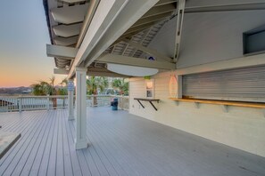 Terrace/patio - Oceanfront condo in private community + Free Attraction Tickets! (Myrtle Beach)
