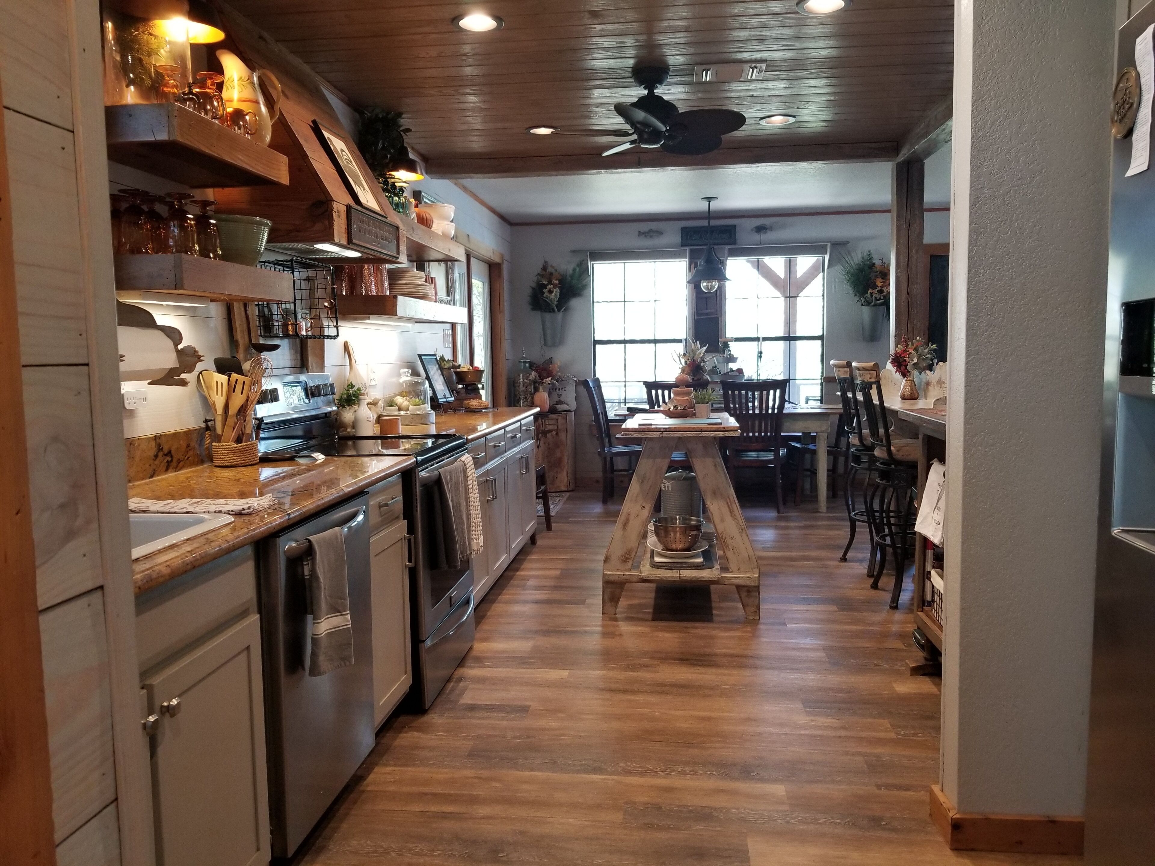 4 Br 2B ,Water veiw w/fountain  Pond House close to Wineries & Brewers